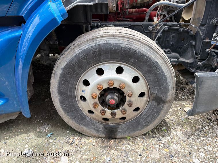 image for item YA1606 2019 Peterbilt 579 semi truck