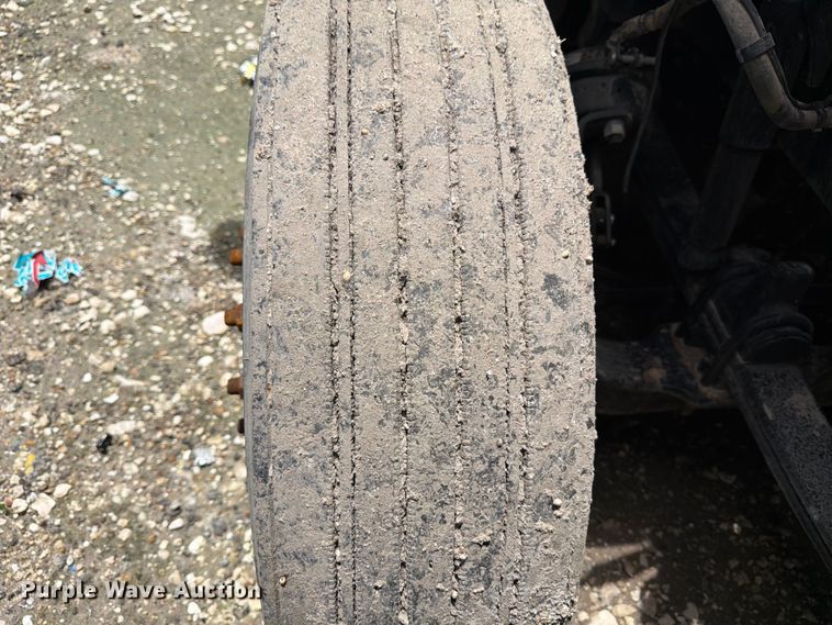 image for item YA1606 2019 Peterbilt 579 semi truck