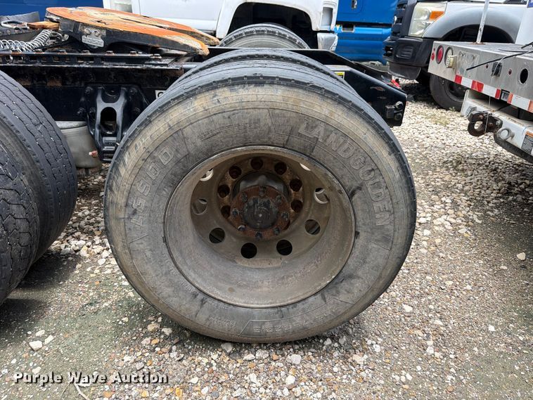 image for item YA1606 2019 Peterbilt 579 semi truck