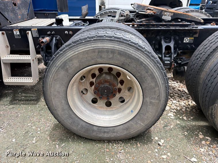 image for item YA1606 2019 Peterbilt 579 semi truck