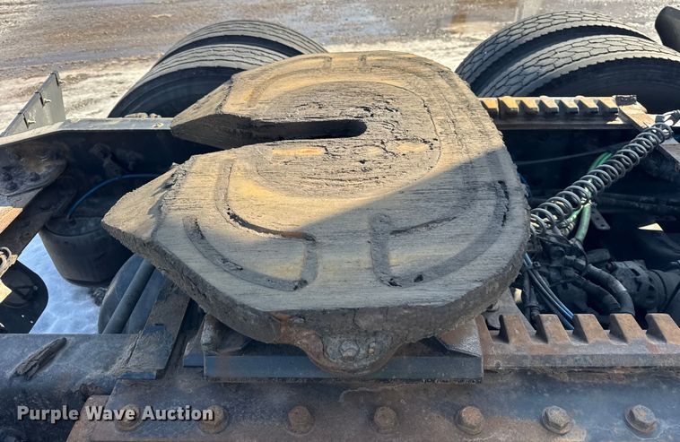 image for item YA1674 2018 Freightliner Cascadia semi truck