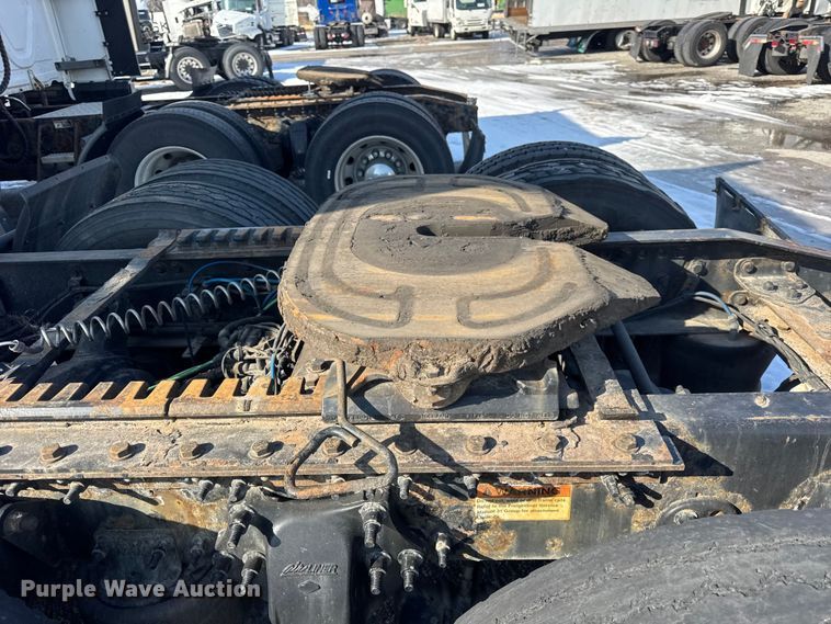 image for item YA1674 2018 Freightliner Cascadia semi truck