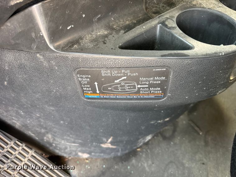 image for item YA1674 2018 Freightliner Cascadia semi truck