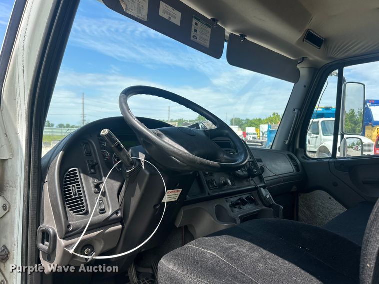 image for item YA1810 2017 Freightliner Business Class M2 box truck