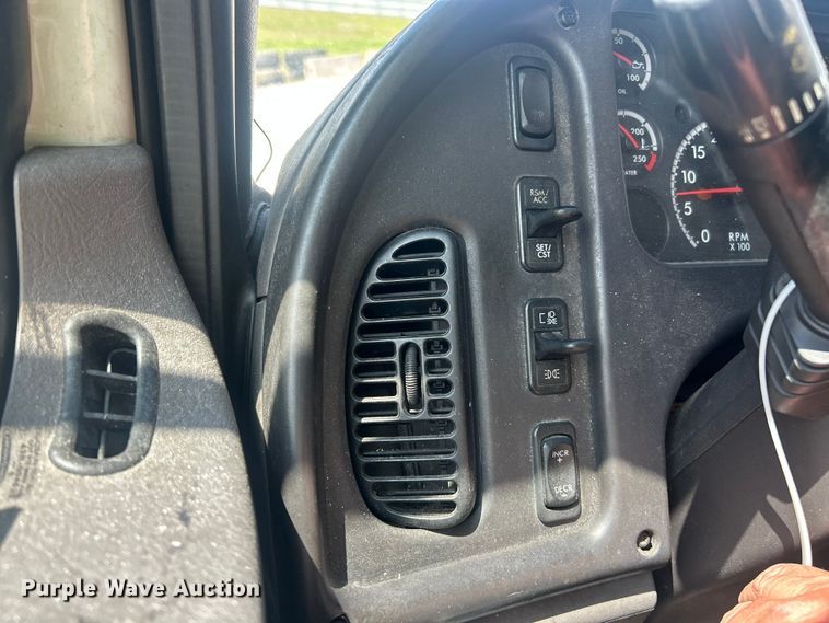 image for item YA1810 2017 Freightliner Business Class M2 box truck