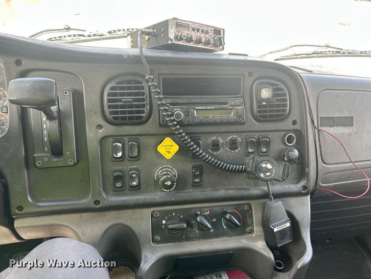 image for item YA1810 2017 Freightliner Business Class M2 box truck