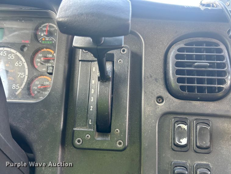 image for item YA1810 2017 Freightliner Business Class M2 box truck