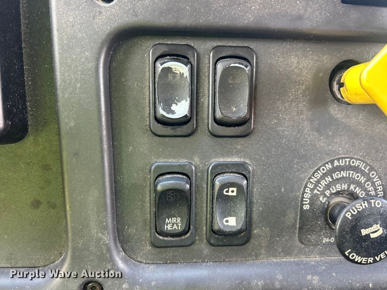 image for item YA1810 2017 Freightliner Business Class M2 box truck