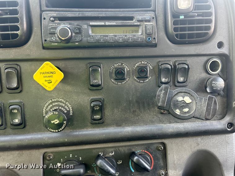 image for item YA1810 2017 Freightliner Business Class M2 box truck