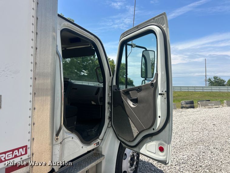 image for item YA1810 2017 Freightliner Business Class M2 box truck