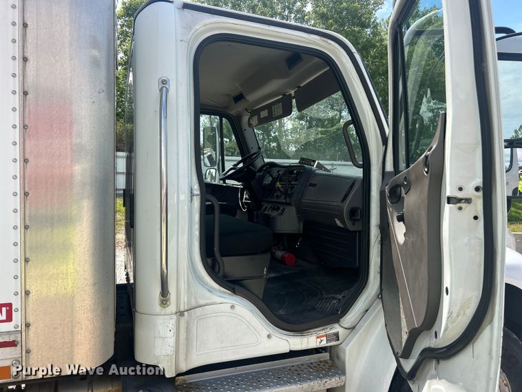 image for item YA1810 2017 Freightliner Business Class M2 box truck