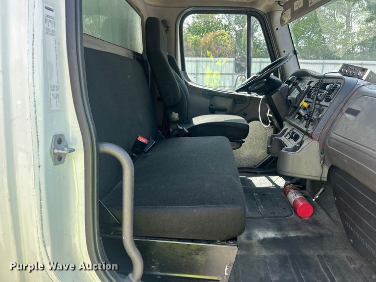 image for item YA1810 2017 Freightliner Business Class M2 box truck