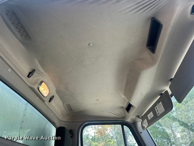 image for item YA1810 2017 Freightliner Business Class M2 box truck