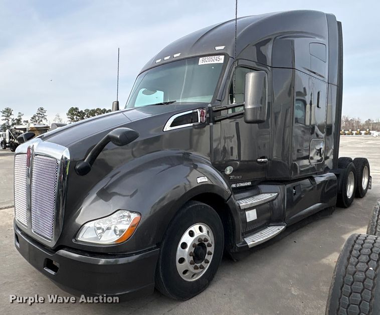 2018 Kenworth T680 semi truck