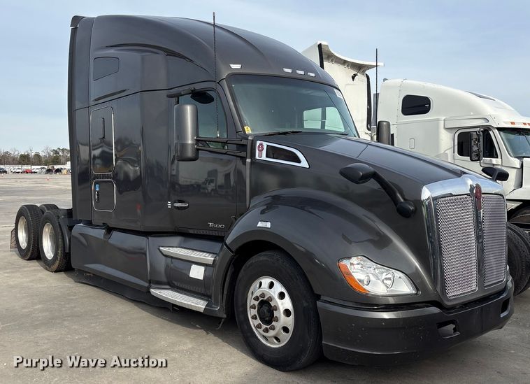 image for item YA1858 2018 Kenworth T680 semi truck