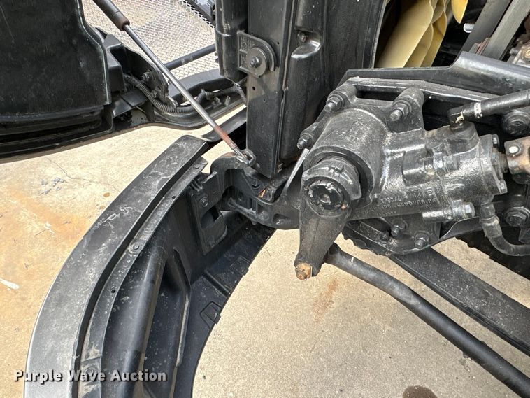 image for item YA1858 2018 Kenworth T680 semi truck