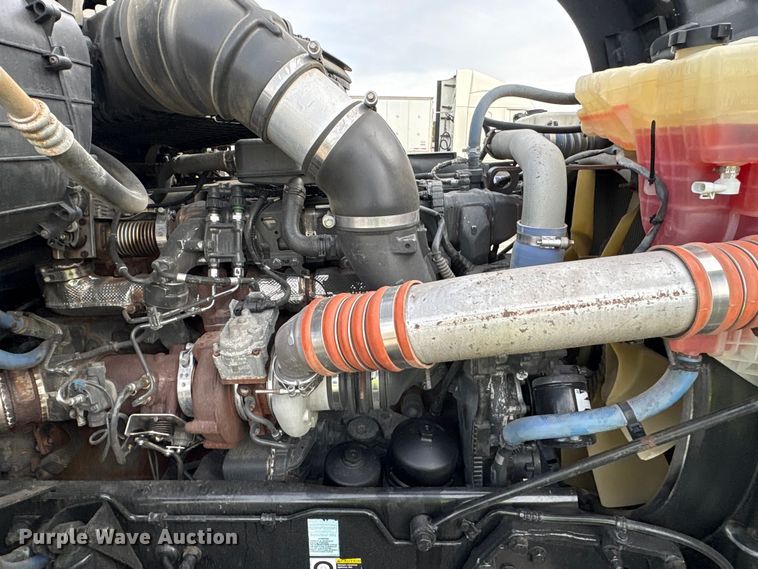 image for item YA1858 2018 Kenworth T680 semi truck