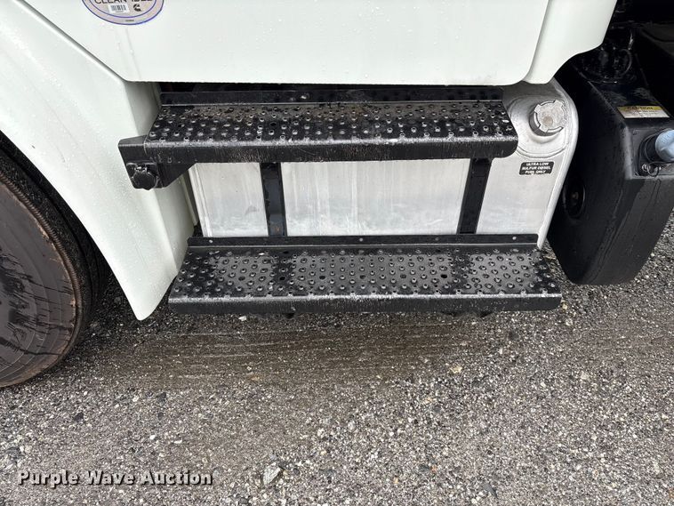 image for item YA2016 2019 Freightliner Business Class M2 box truck