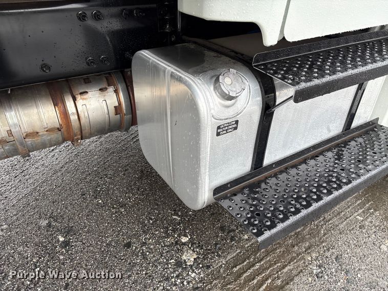 image for item YA2016 2019 Freightliner Business Class M2 box truck