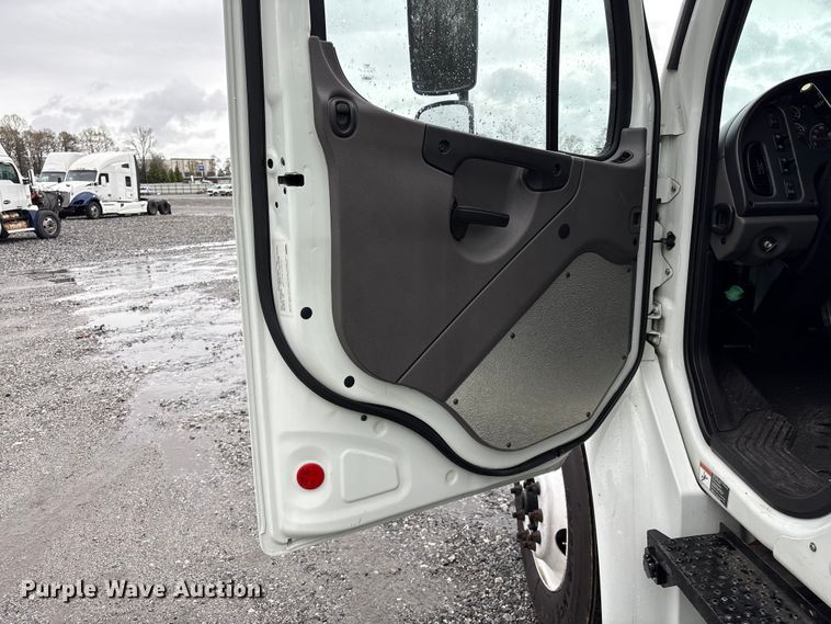 image for item YA2016 2019 Freightliner Business Class M2 box truck