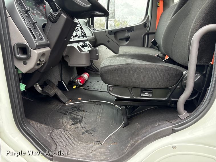 image for item YA2016 2019 Freightliner Business Class M2 box truck