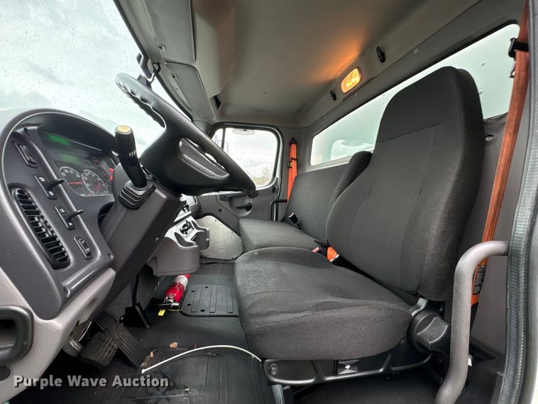 image for item YA2016 2019 Freightliner Business Class M2 box truck
