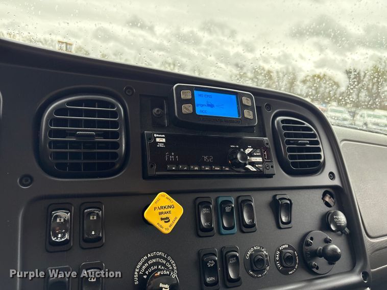 image for item YA2016 2019 Freightliner Business Class M2 box truck