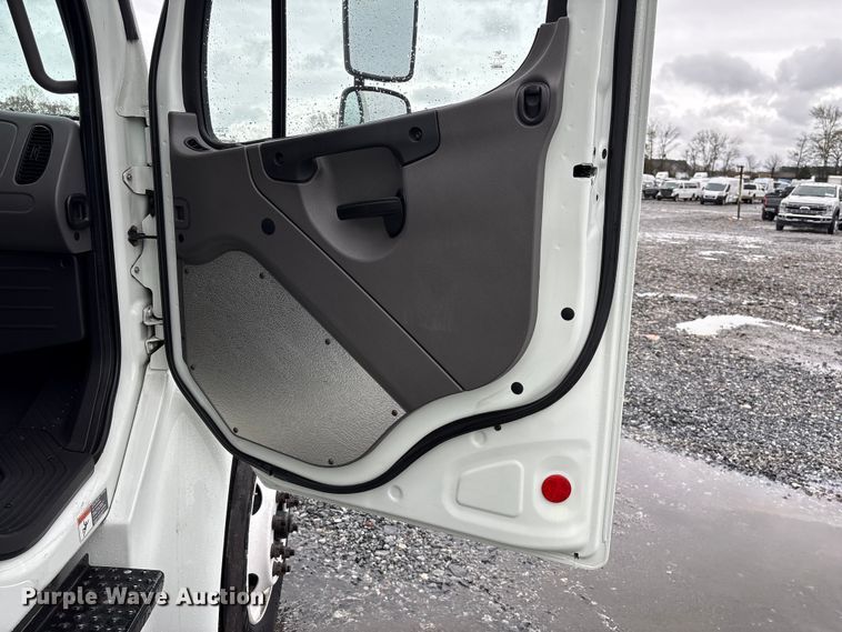 image for item YA2016 2019 Freightliner Business Class M2 box truck