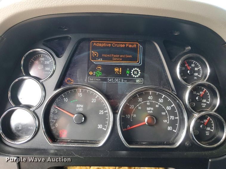 image for item YA2129 2021 Peterbilt 579 semi truck