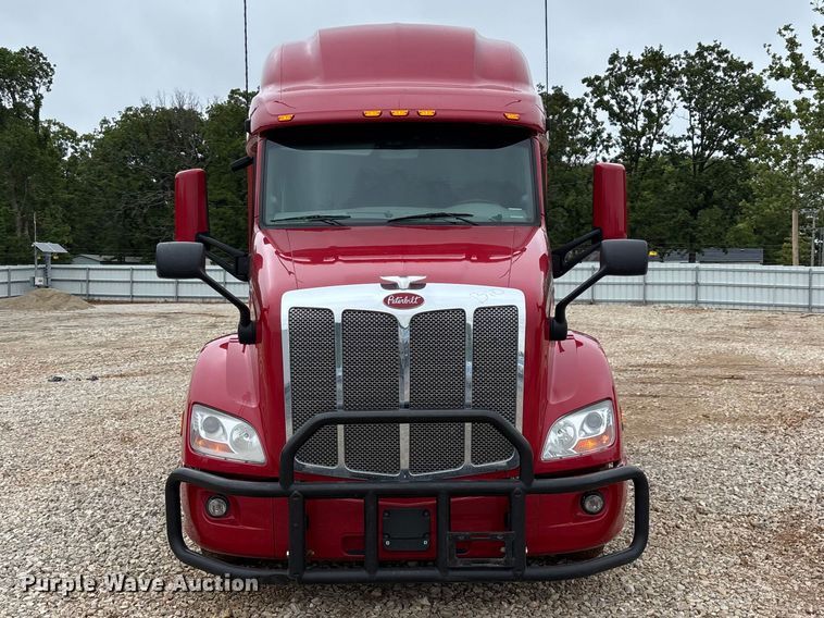 image for item YA2129 2021 Peterbilt 579 semi truck