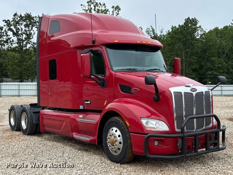 image for item YA2129 2021 Peterbilt 579 semi truck