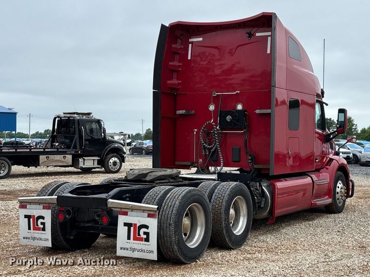 image for item YA2129 2021 Peterbilt 579 semi truck