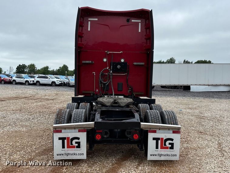 image for item YA2129 2021 Peterbilt 579 semi truck