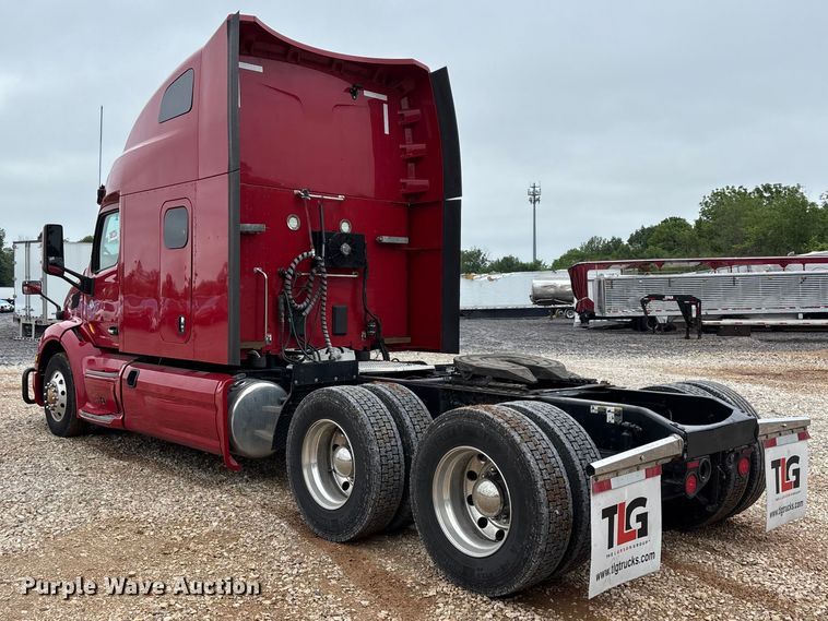 image for item YA2129 2021 Peterbilt 579 semi truck