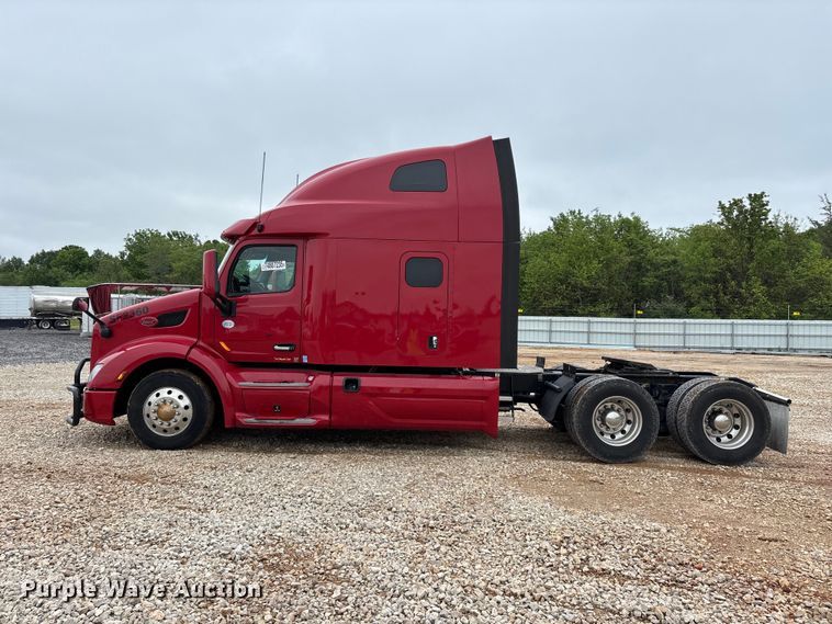image for item YA2129 2021 Peterbilt 579 semi truck