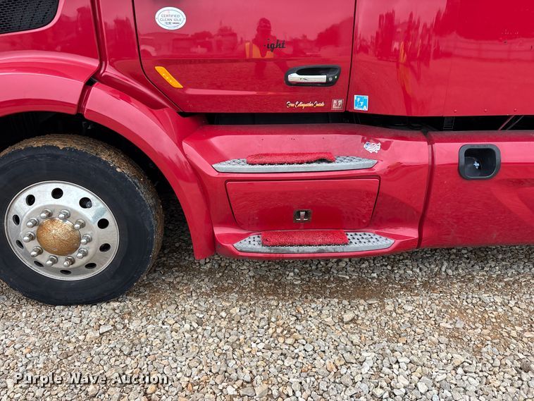 image for item YA2129 2021 Peterbilt 579 semi truck