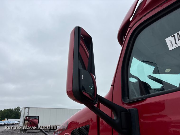 image for item YA2129 2021 Peterbilt 579 semi truck