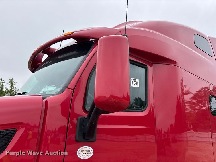 image for item YA2129 2021 Peterbilt 579 semi truck