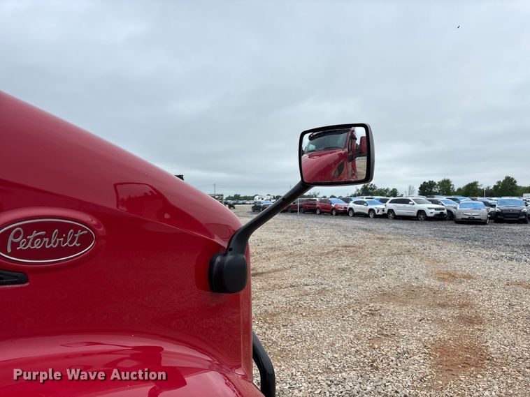 image for item YA2129 2021 Peterbilt 579 semi truck