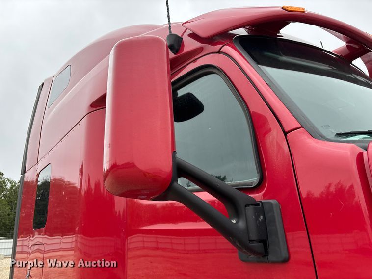 image for item YA2129 2021 Peterbilt 579 semi truck