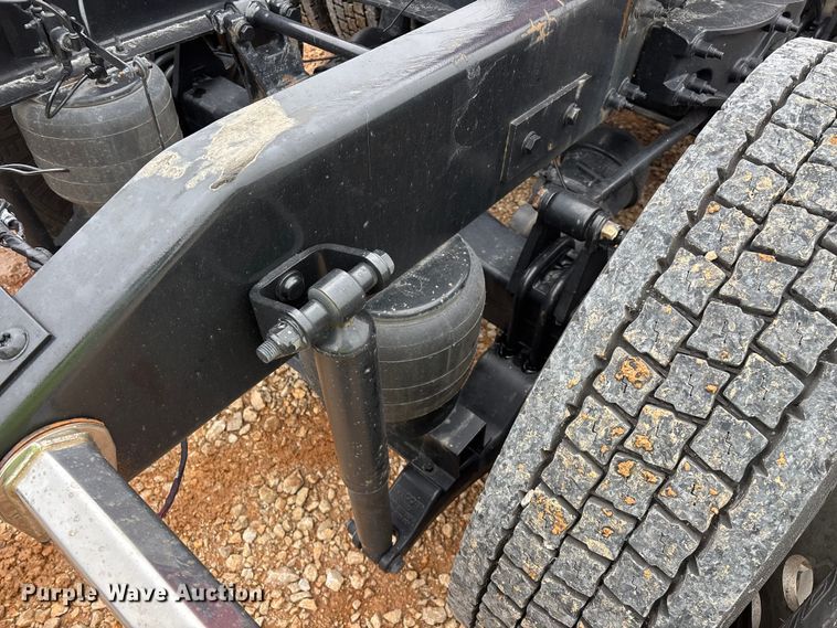 image for item YA2129 2021 Peterbilt 579 semi truck
