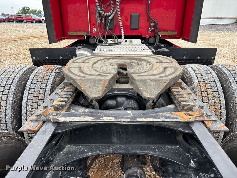 image for item YA2129 2021 Peterbilt 579 semi truck