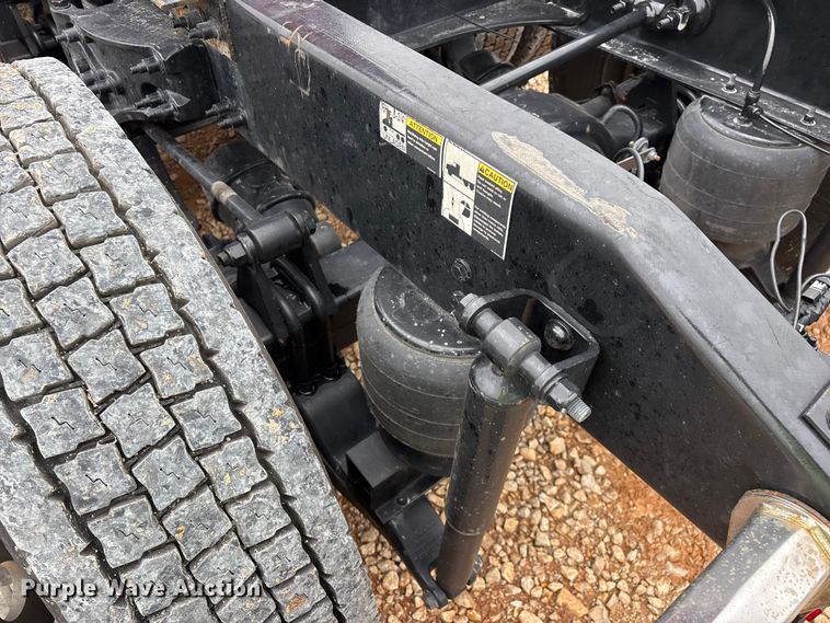 image for item YA2129 2021 Peterbilt 579 semi truck