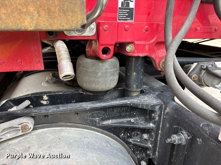 image for item YA2129 2021 Peterbilt 579 semi truck