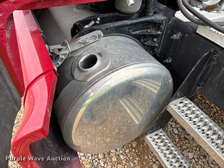 image for item YA2129 2021 Peterbilt 579 semi truck
