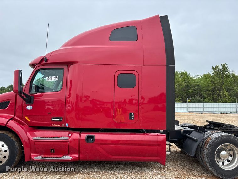image for item YA2129 2021 Peterbilt 579 semi truck