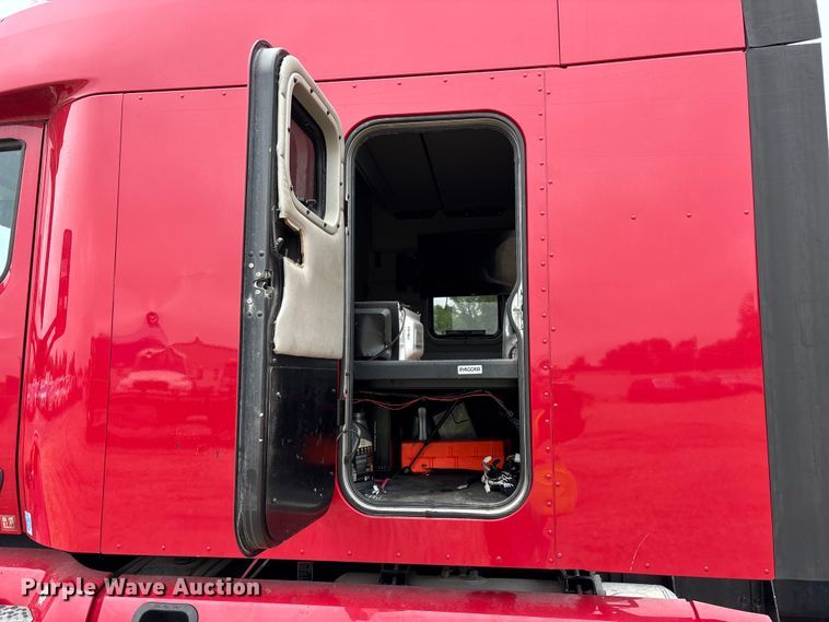 image for item YA2129 2021 Peterbilt 579 semi truck