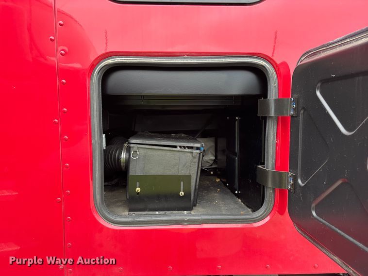 image for item YA2129 2021 Peterbilt 579 semi truck