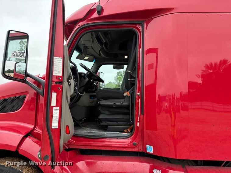 image for item YA2129 2021 Peterbilt 579 semi truck