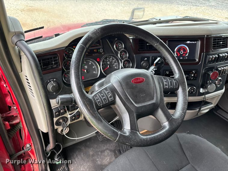 image for item YA2129 2021 Peterbilt 579 semi truck